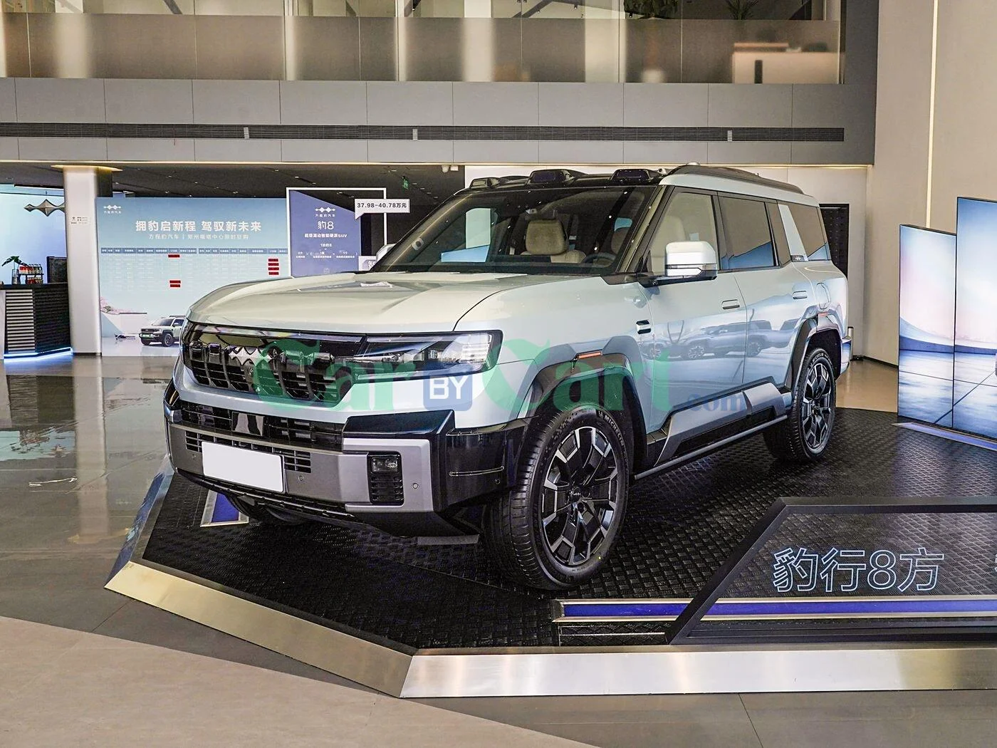 Leopard Leopard 8 2025